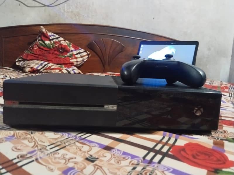 xbox one 500gn with orignal controller 0