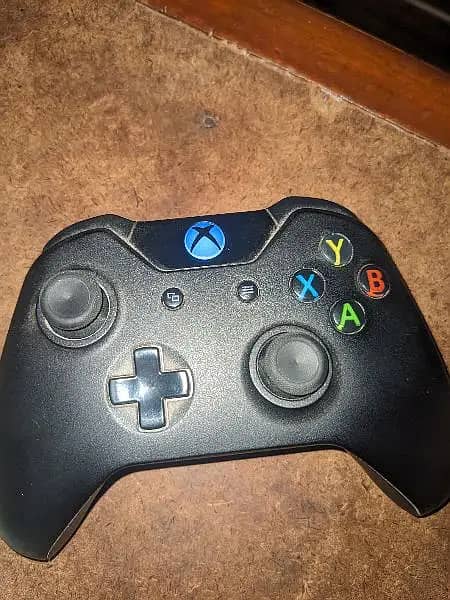 xbox one 500gn with orignal controller 1