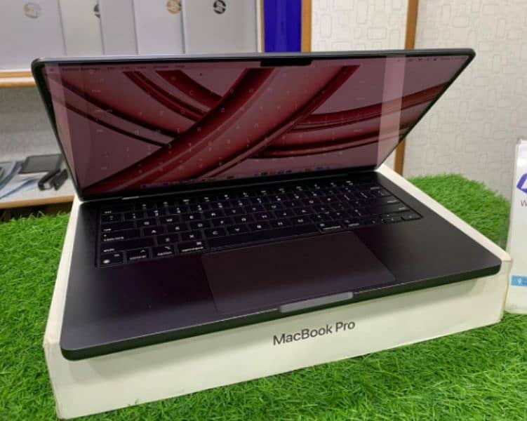 MACBOOK PRO M3 PRO 2023 URGENT SALE ME NO REPAIR 1