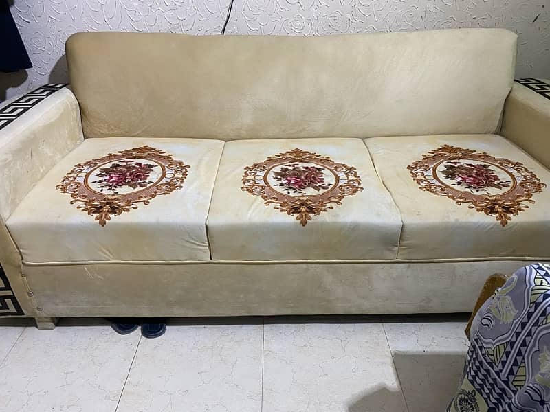 sofa set for urgent sale complete set  used but just like new 2