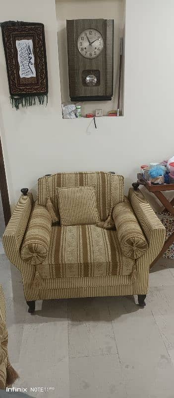 7 seater Elegant hardly used sofa set 1