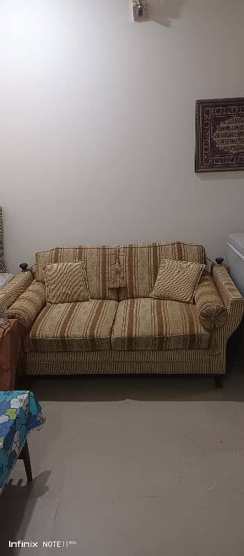 7 seater Elegant hardly used sofa set 2