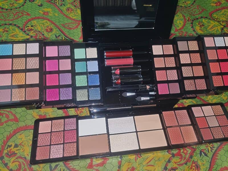 Miss Rose Fashion Makeup Kit 3