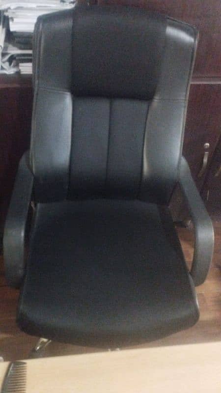 Good condtion chair 2