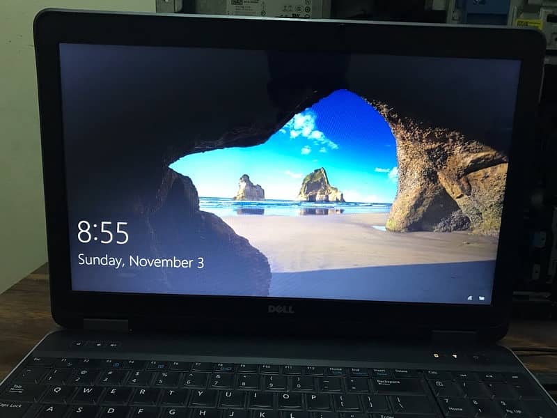 Dell Latitude E6540 0