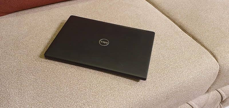 DELL I 5, 8GB, 256GB 7TH GEN 7