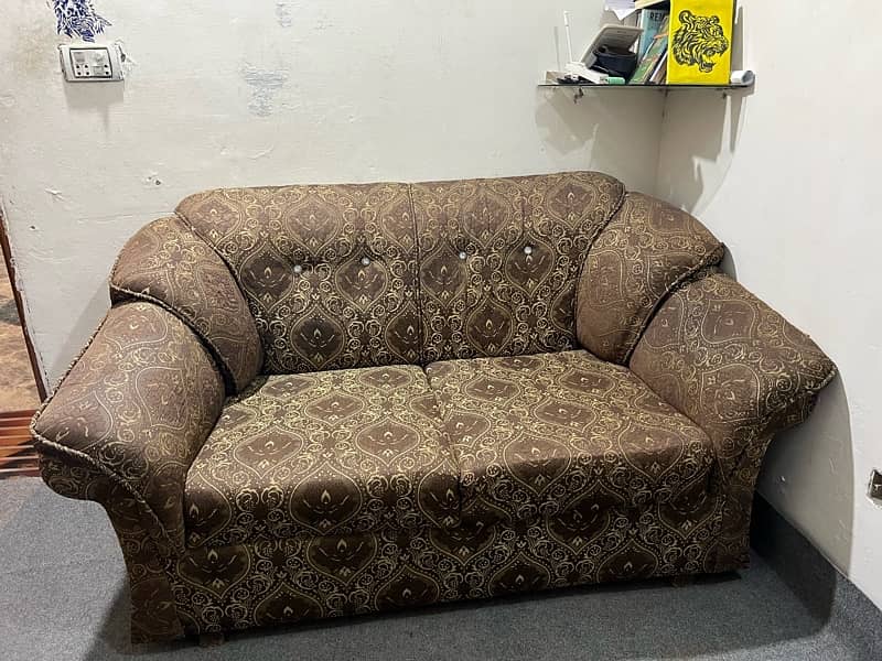 Sofa for urgent sale 0