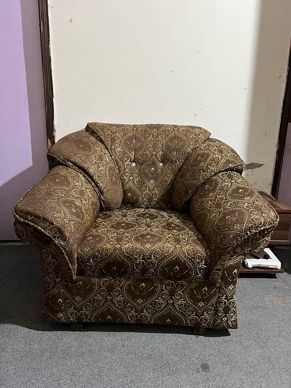 Sofa for urgent sale 1