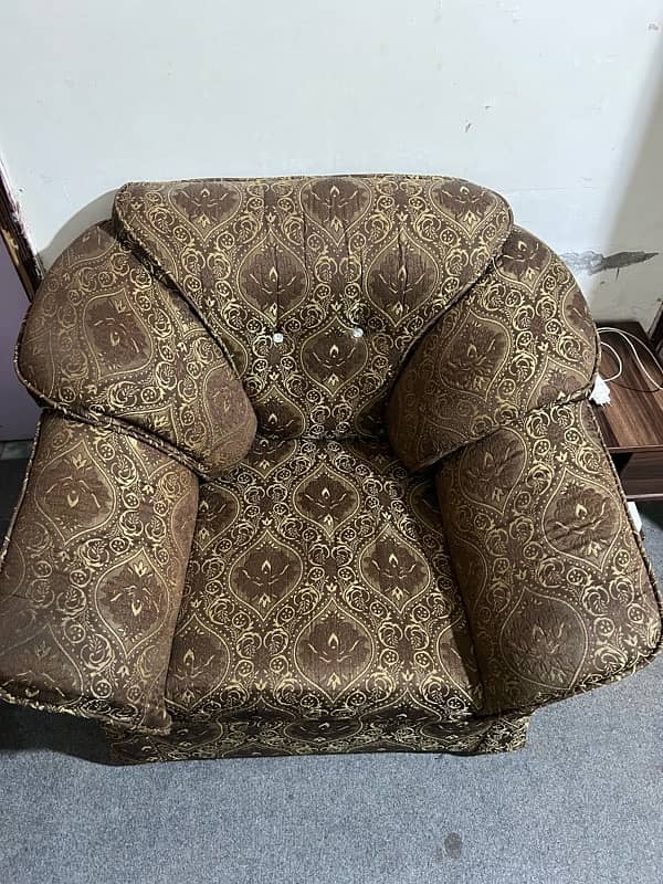 Sofa for urgent sale 2