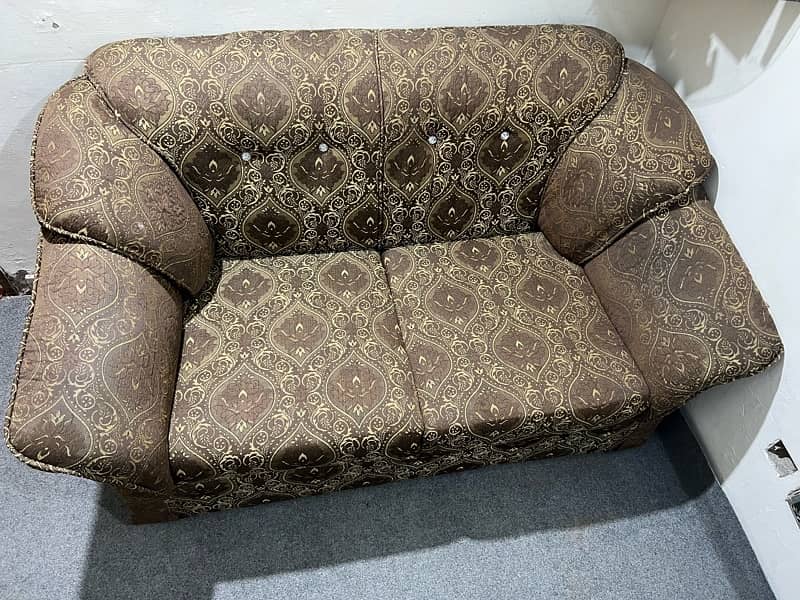 Sofa for urgent sale 3