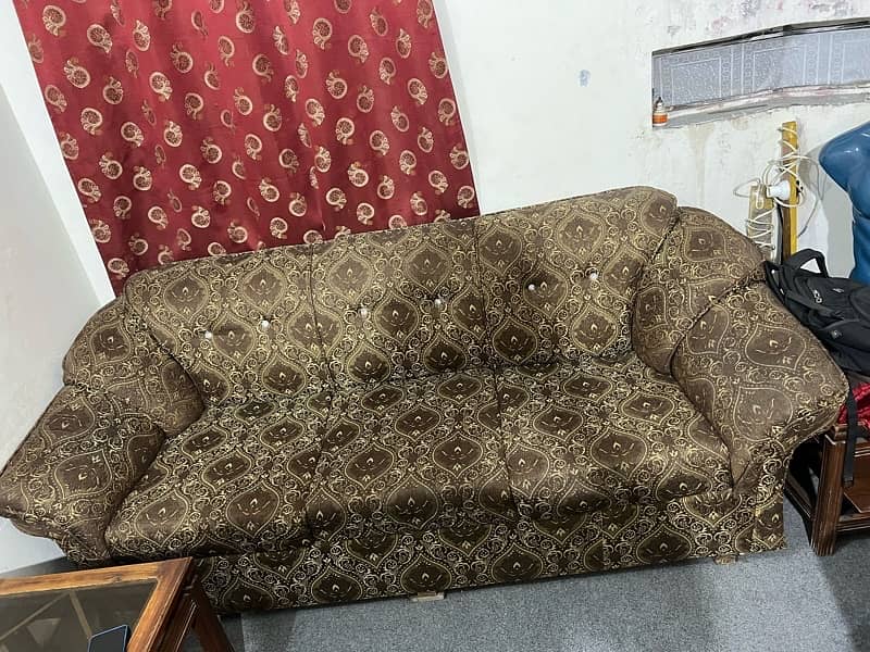 Sofa for urgent sale 4