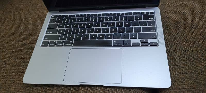 Apple Macbook Air 2020 i3 12