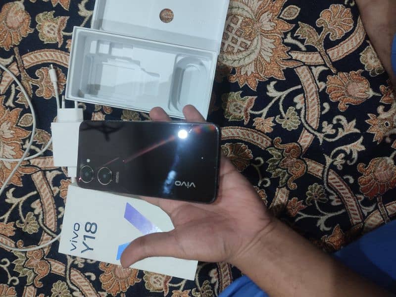 vivo y18 6+6 128 gb memory. 12