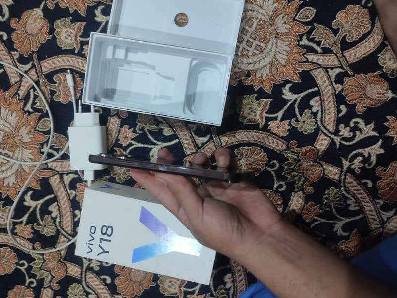 vivo y18 6+6 128 gb memory. 13