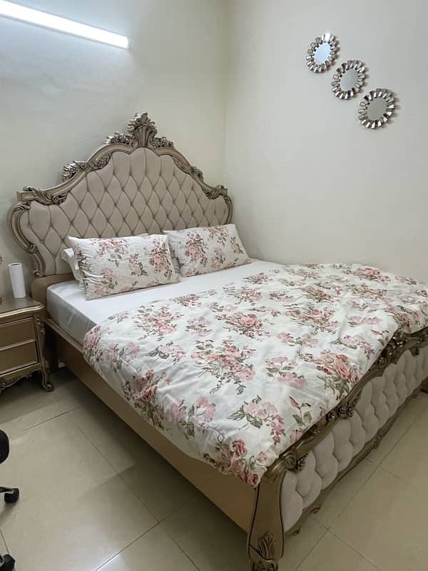 Victoria King Bed Set (4 piece) 1