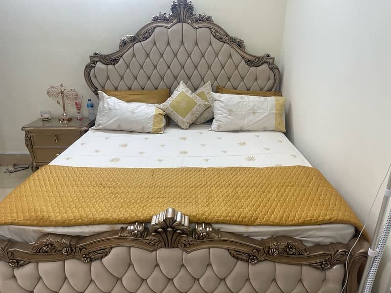 Victoria King Bed Set (4 piece) 2