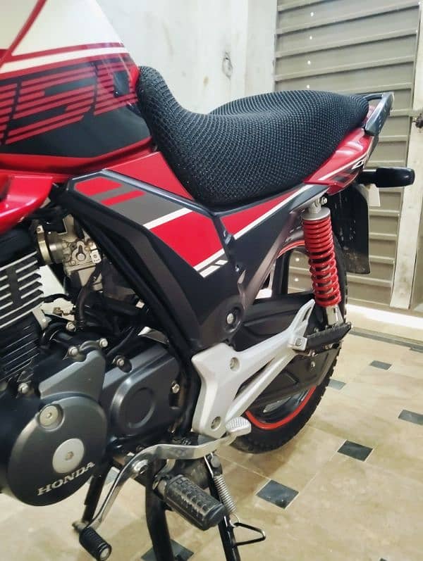 Honda CB 150 F excellent condition for urgent sale 2