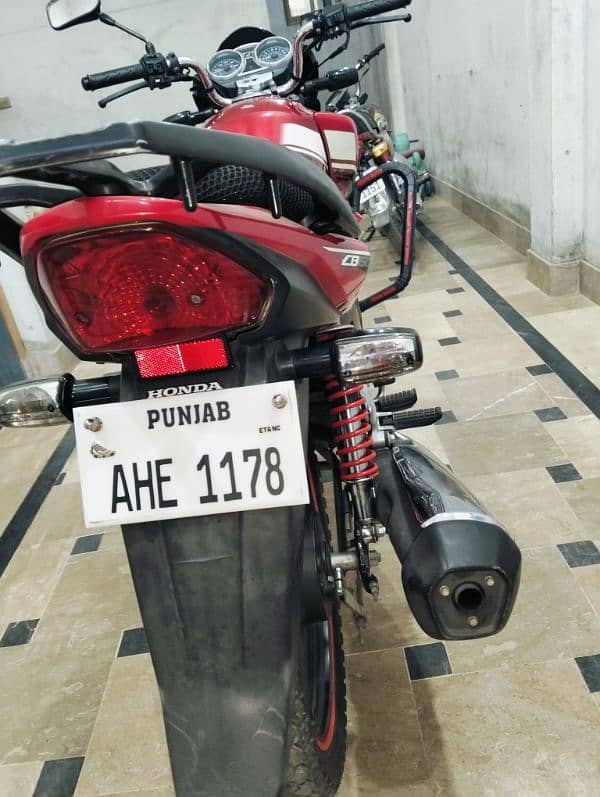 Honda CB 150 F excellent condition for urgent sale 3