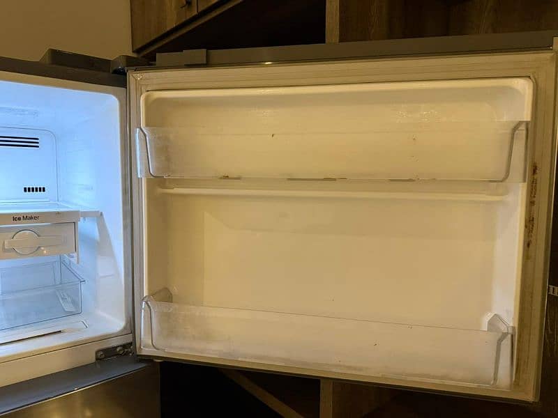 LG Fridge in good condition 4