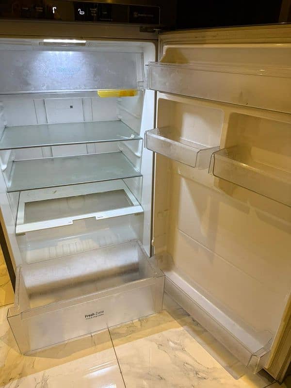 LG Fridge in good condition 5