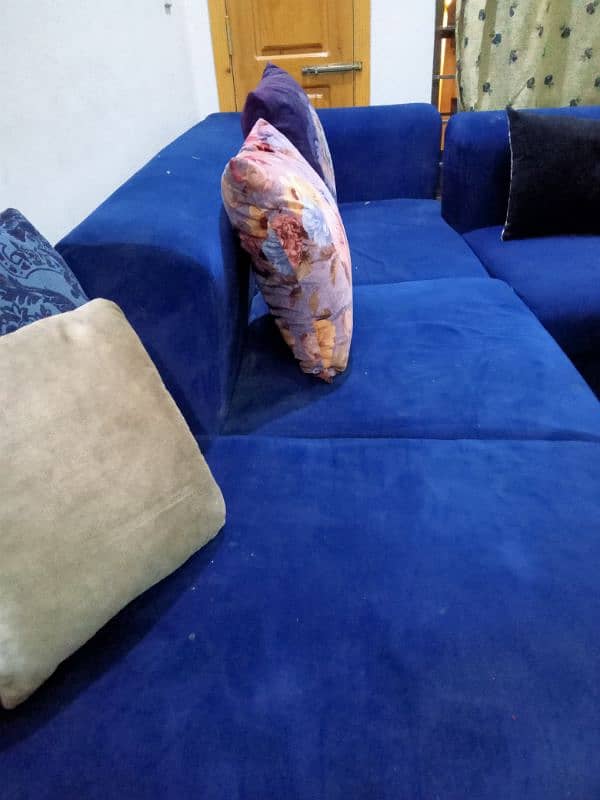 7 seater L-shaped Blue Velvet sofa 4