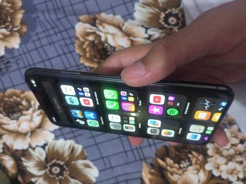 IPhone XS Max 11