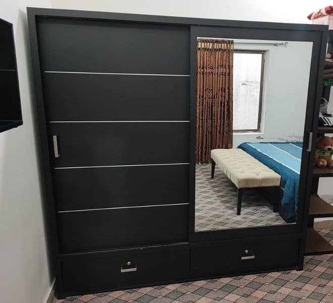 Clothes Wardrobe (almari)  in excellent Quality & condition 0