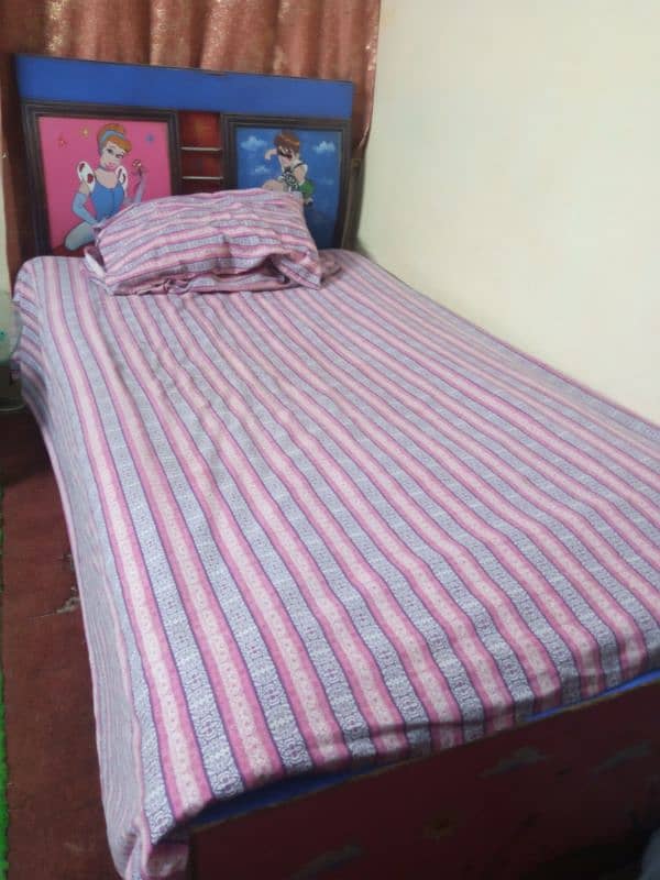 2 sets of single bed with mattress 0