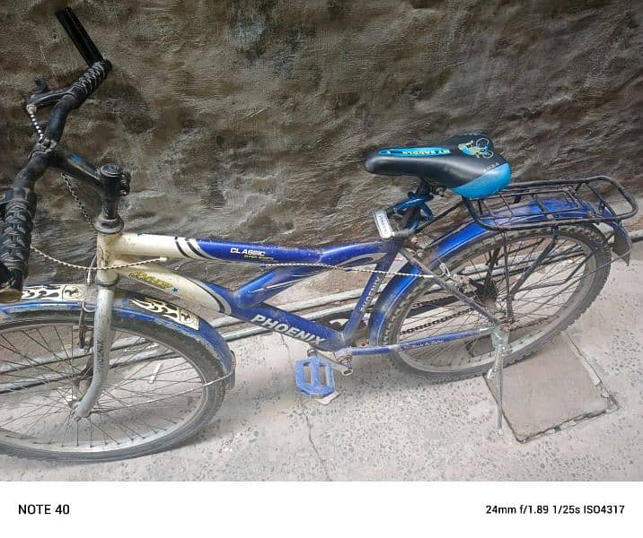 For sale bicycle in used condition 10 by 8 price 12000 rupees 4