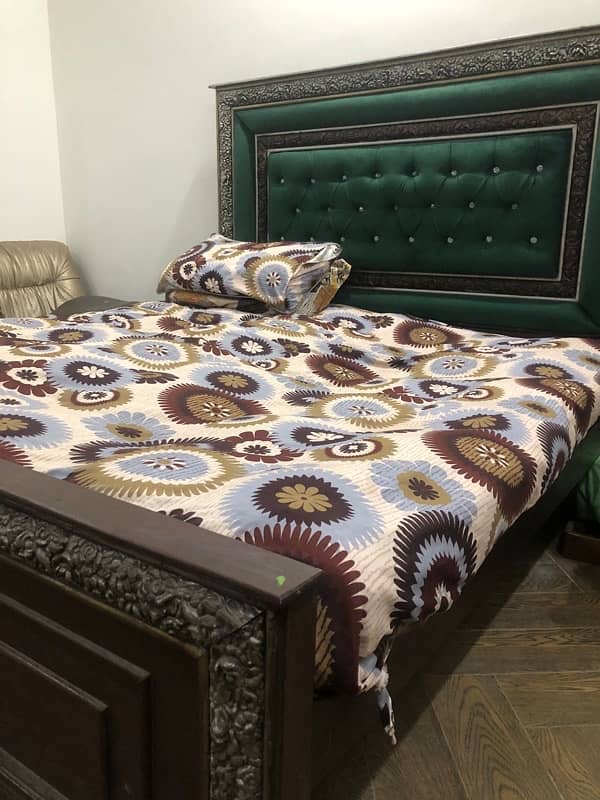 kiing size bed / double bed 4