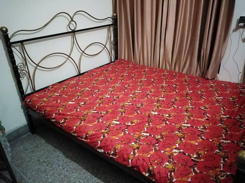 ROT IRON BED WITH MATRESS 0