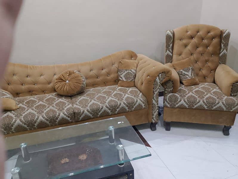 Urgent Sale Sofa Set 0