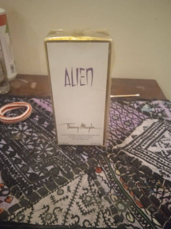 Alien perfume 0