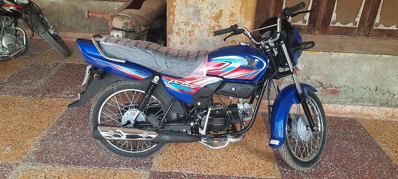 bike blkul new ha . 100 km chli hui ha exchange b kr skty hn 125 se 0