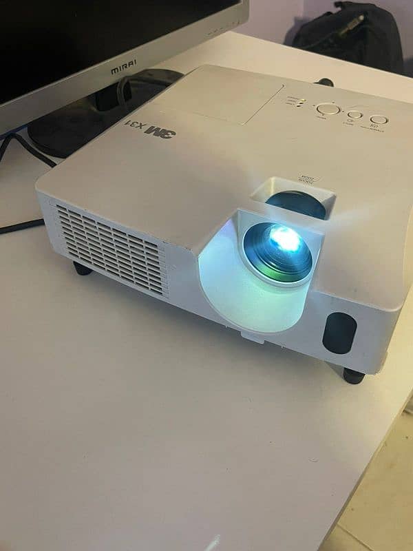 3MX31 Projector 2