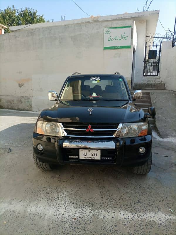 Mitsubishi Pajero 2004 1