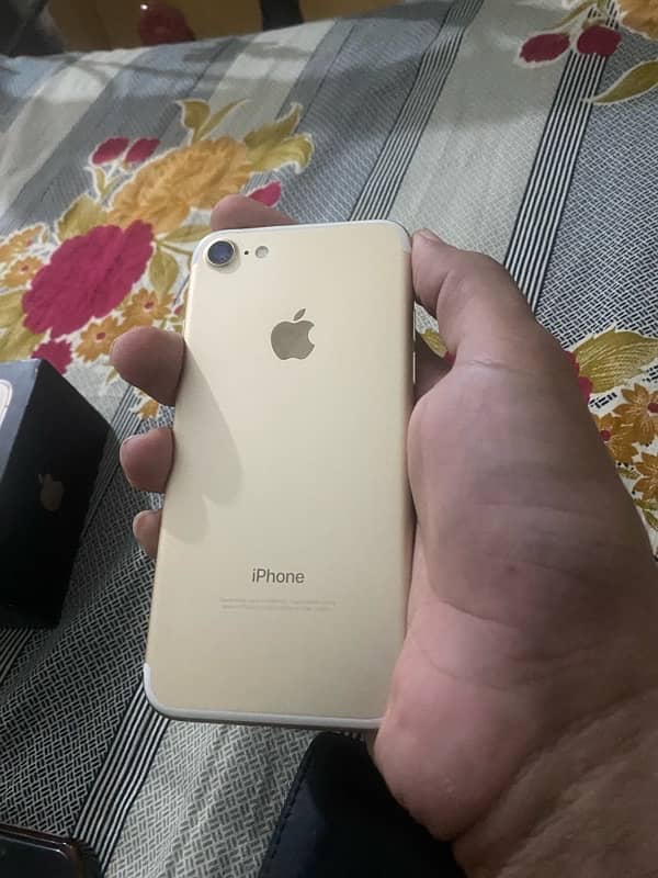 iPhone 7 128 gb pta approved     03406795981 0