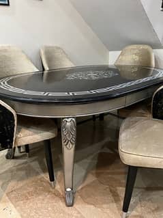 6 seater dining table , almost brand new