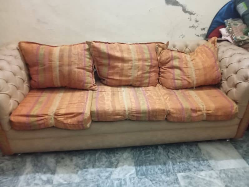 two sofa sets available 4