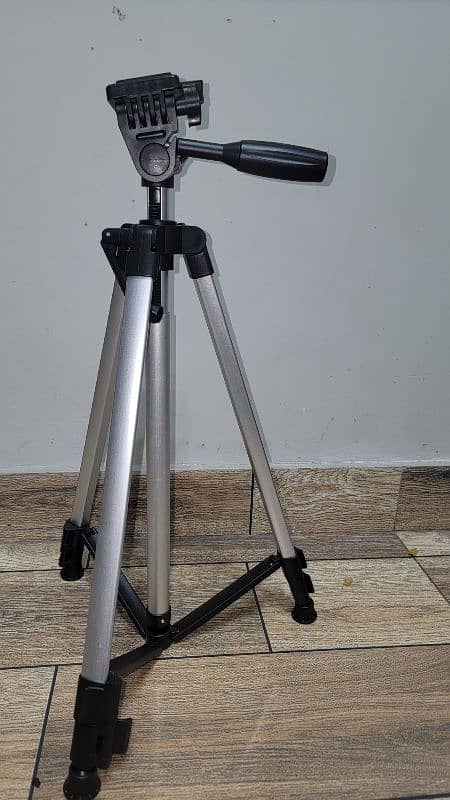 Tripod 330A new box pack tripod with holder 1