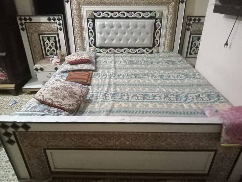 new condition bed set available used only 1 years 1