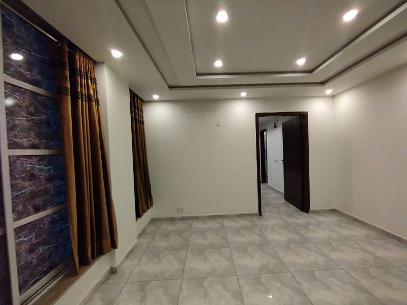 1 BED NON FURNISHED FOR RENT HOT LOCATION 1