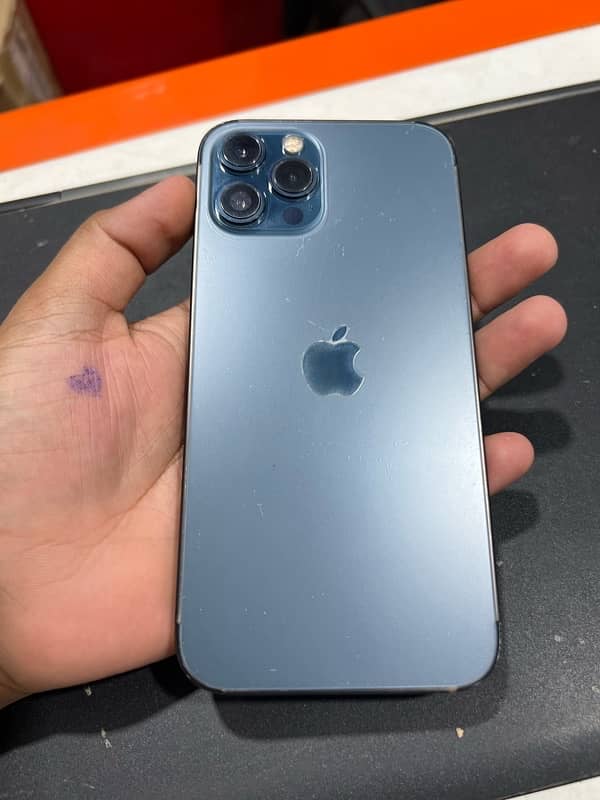 i phone 12 pro max non pta jv all ok hai  camere mein dust hai 256 gb 1