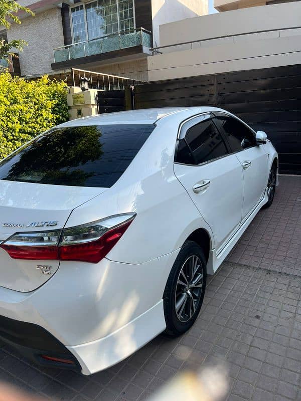 Toyota Altis Grande 2018 3