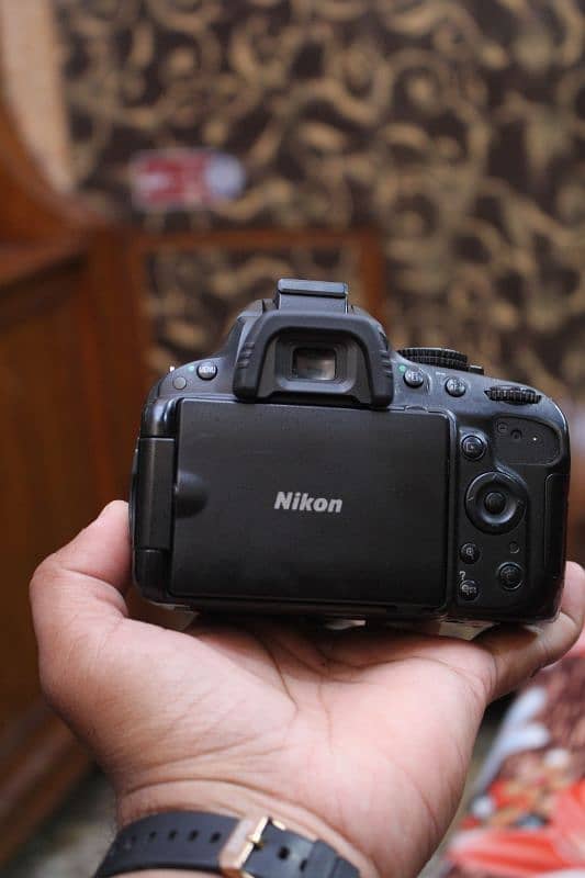 Nikon d5100 with 18/55mm lens. 3