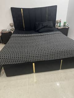 king size black bed with spring mattress