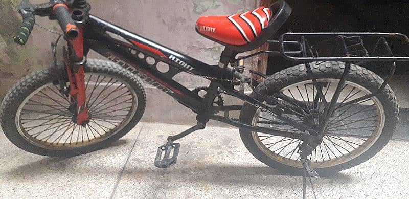 Right Company Kids Bicycle In 8/10 Condition 0