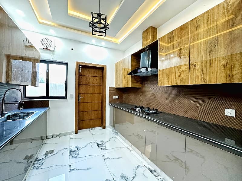 7 Marla Luxurious House Available For Rent 2