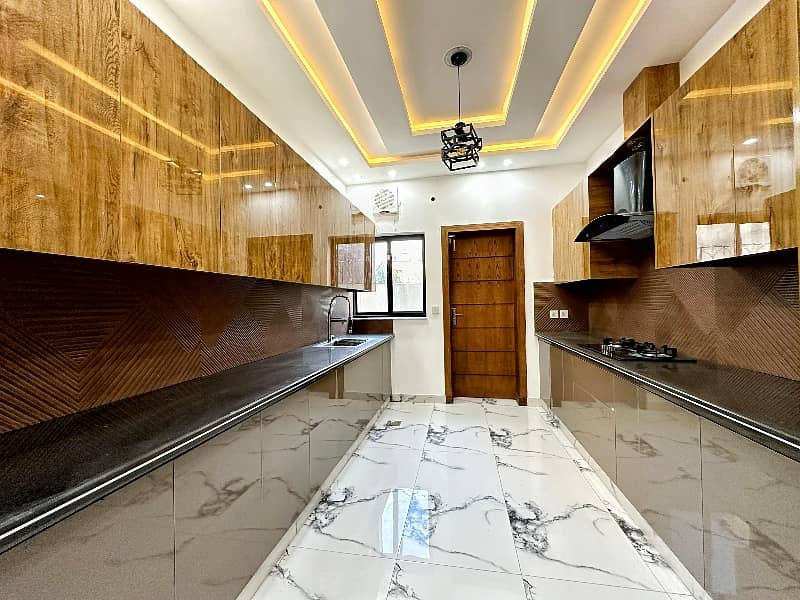 7 Marla Luxurious House Available For Rent 10