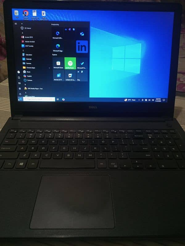 Dell 5566 touch laptop 7th gen win 10 SSD 256gb 1